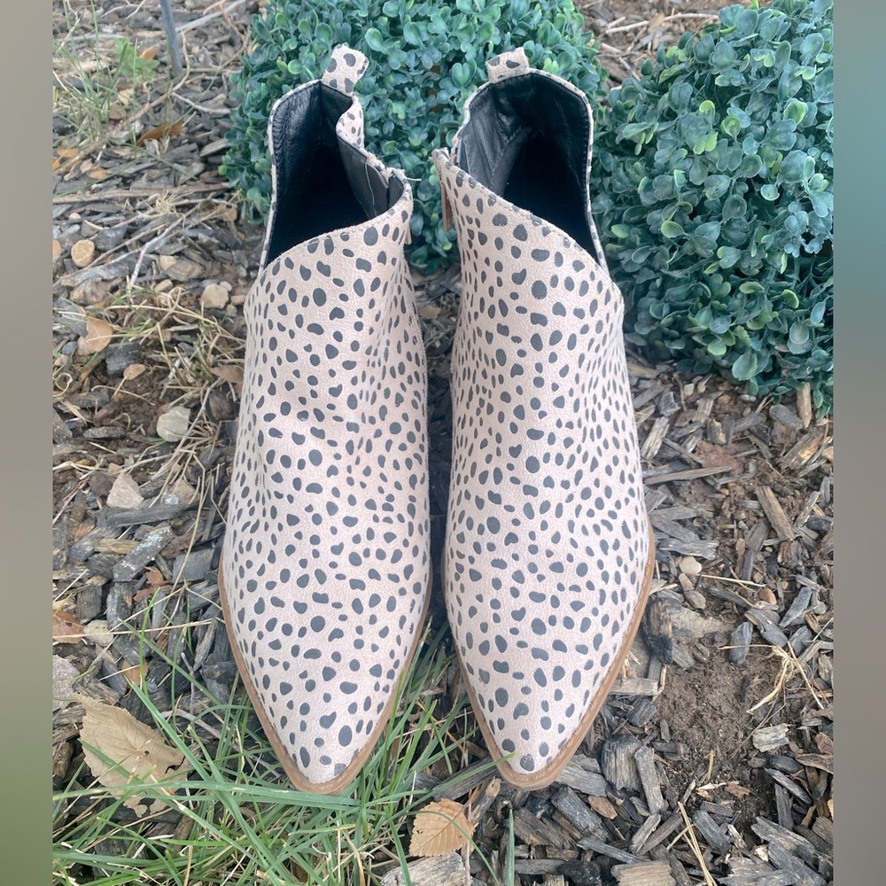 Joli Jolimall Zip Cutout Ankle Booties Animal Print Spotted Pointed Toe Size 9